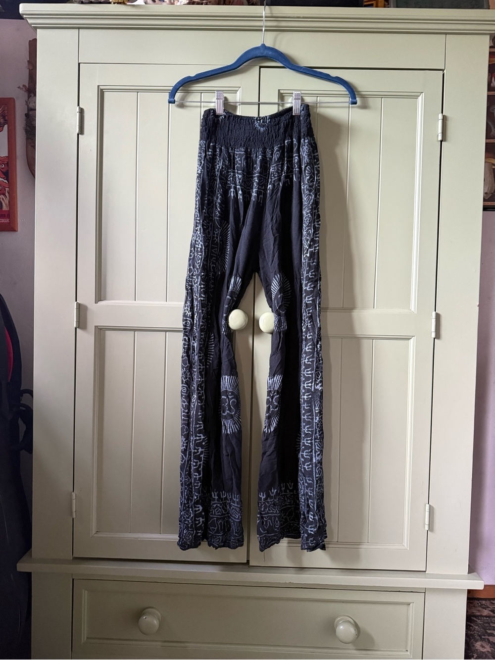 Kathmandu Black Wide-Leg Printed Pants